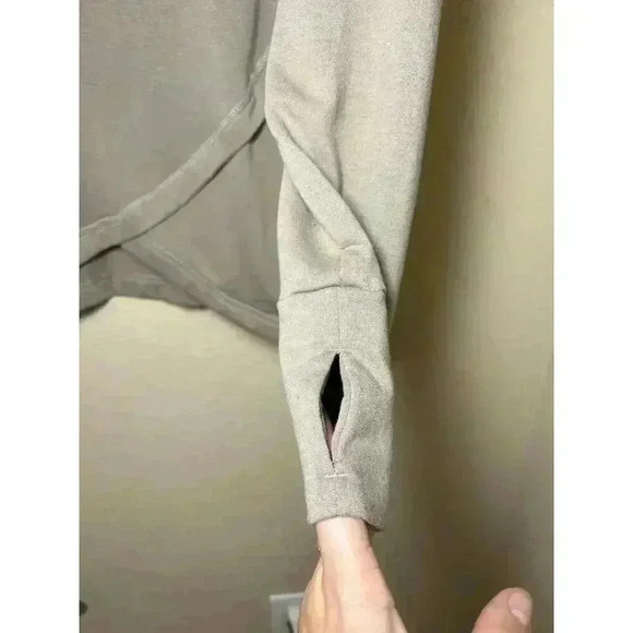 Jones New York sports sweater size medium with pockets and zippers - Picture 6 of 8